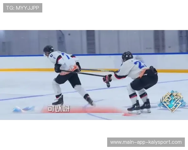 冰球少年化身“冰上御剑飞行”视频爆红 冰球少年化身“冰上御剑飞行”视频爆红