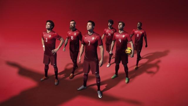 开云娱乐-18岁票王+涅槃王者领衔！FIFPRO年度最佳11人揭晓，技术流统治足坛