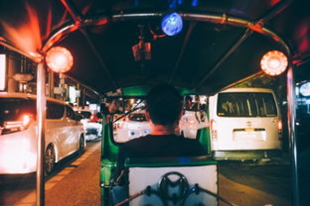 开云体育中国官方网站-《堡垒之夜》“未来光影”赛季，创意无限，精彩不断！